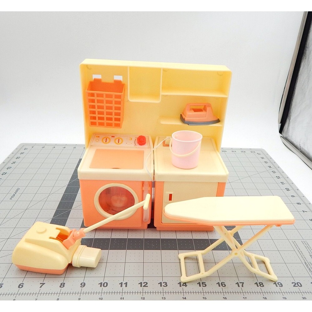 Barbie IMCO Laundry & Cleaning Center Battery-Operated Playset 1980s Hong Kong